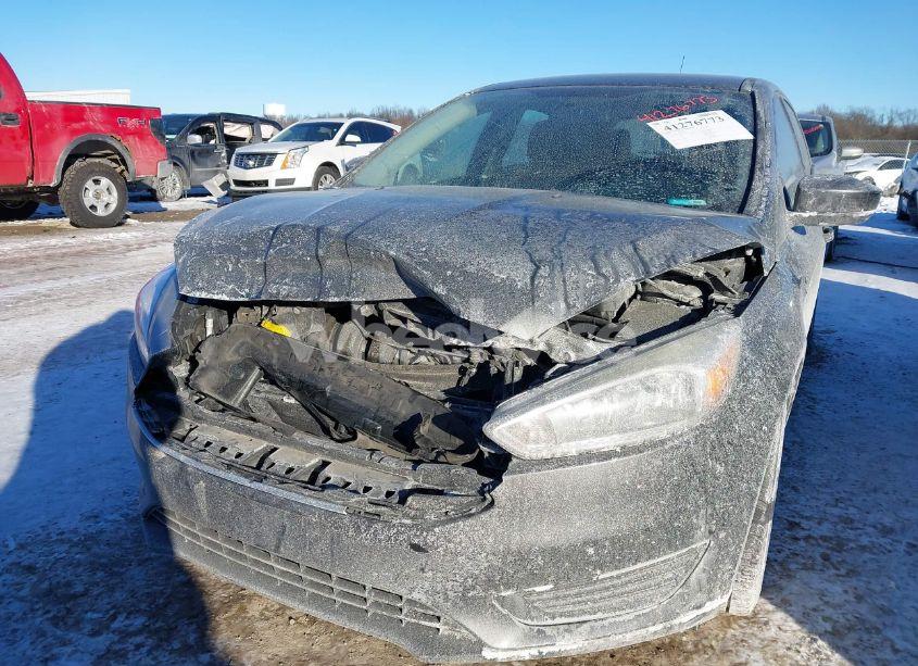 Photo 2 of 2018 Ford Focus SE (VIN 1FADP3K28JL210283)