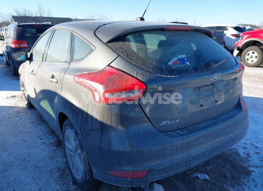 Photo 3 of 2018 Ford Focus SE (VIN 1FADP3K28JL210283)
