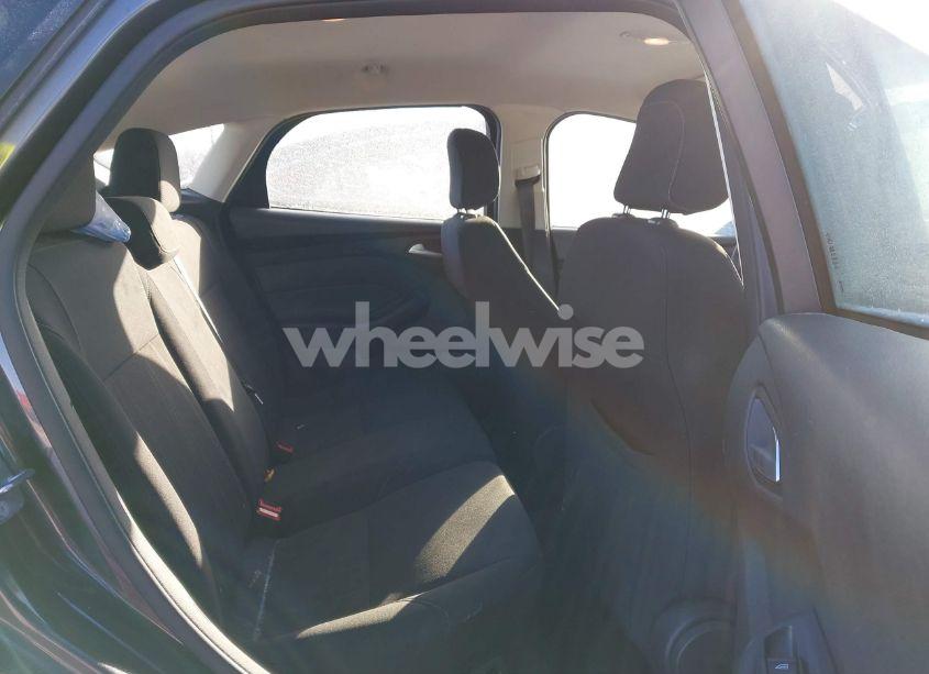 Photo 8 of 2018 Ford Focus SE (VIN 1FADP3K28JL210283)