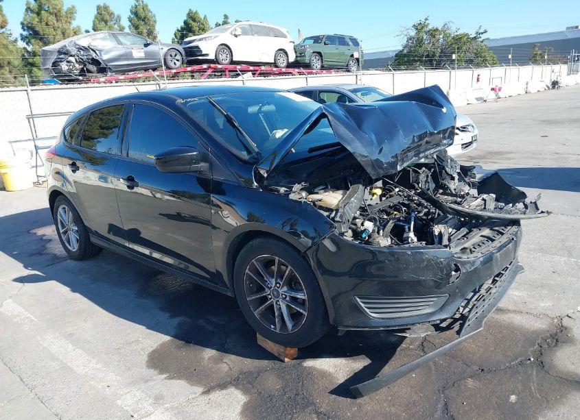 2018 Ford Focus SE (VIN 1FADP3K28JL224779) main photo