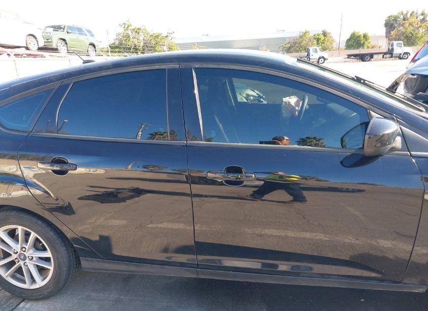 Photo 13 of 2018 Ford Focus SE (VIN 1FADP3K28JL224779)