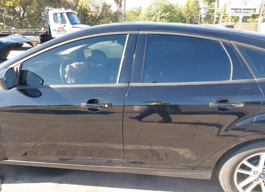 Photo 14 of 2018 Ford Focus SE (VIN 1FADP3K28JL224779)