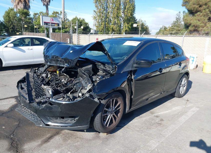 Photo 2 of 2018 Ford Focus SE (VIN 1FADP3K28JL224779)