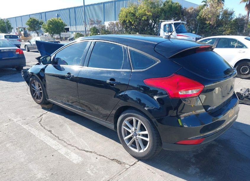 Photo 3 of 2018 Ford Focus SE (VIN 1FADP3K28JL224779)