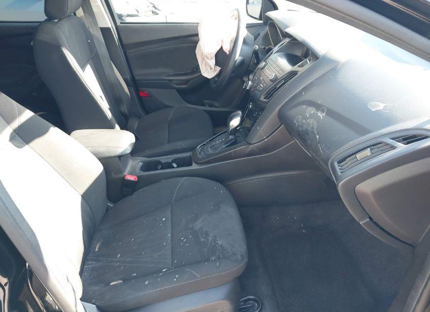 Photo 5 of 2018 Ford Focus SE (VIN 1FADP3K28JL224779)