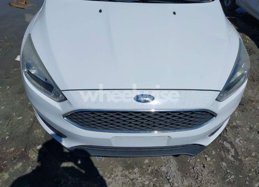 Photo 12 of 2018 Ford Focus SE (VIN 1FADP3K28JL256423)