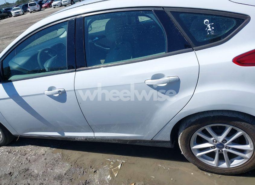 Photo 14 of 2018 Ford Focus SE (VIN 1FADP3K28JL256423)