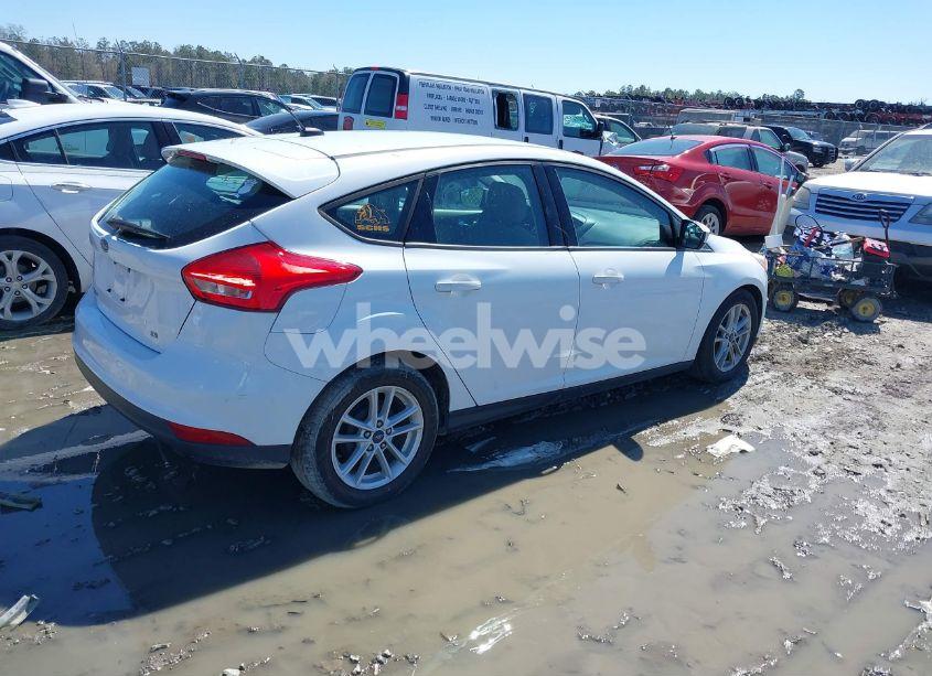 Photo 4 of 2018 Ford Focus SE (VIN 1FADP3K28JL256423)