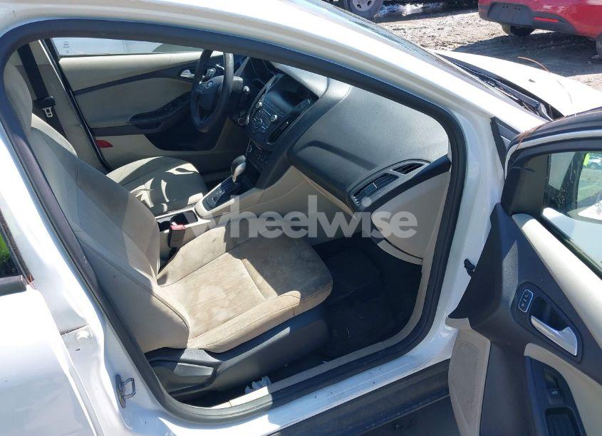 Photo 5 of 2018 Ford Focus SE (VIN 1FADP3K28JL256423)