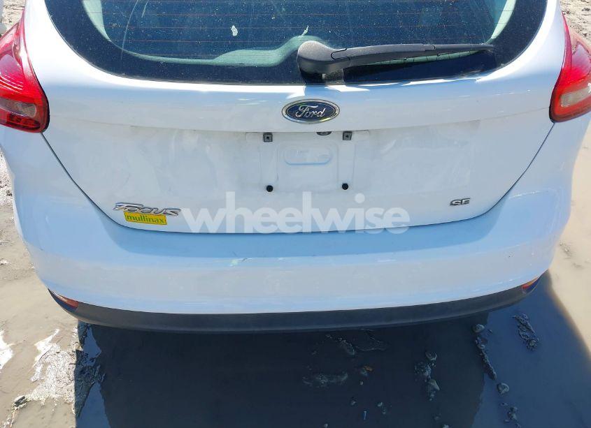 Photo 6 of 2018 Ford Focus SE (VIN 1FADP3K28JL256423)