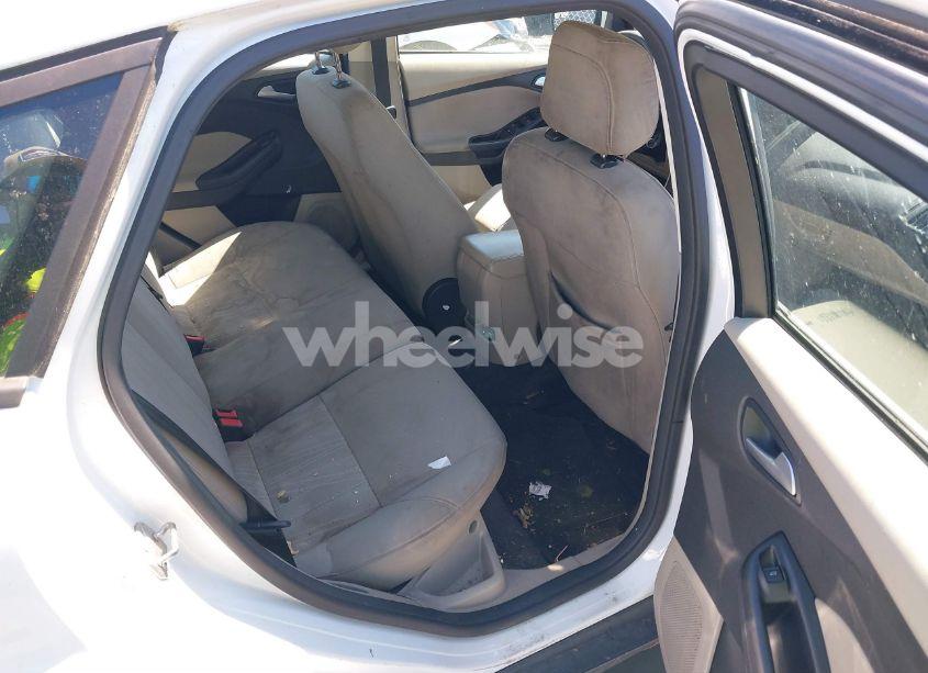 Photo 8 of 2018 Ford Focus SE (VIN 1FADP3K28JL256423)