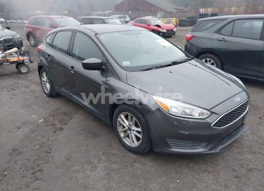 2018 Ford Focus SE (VIN 1FADP3K28JL272508) main photo