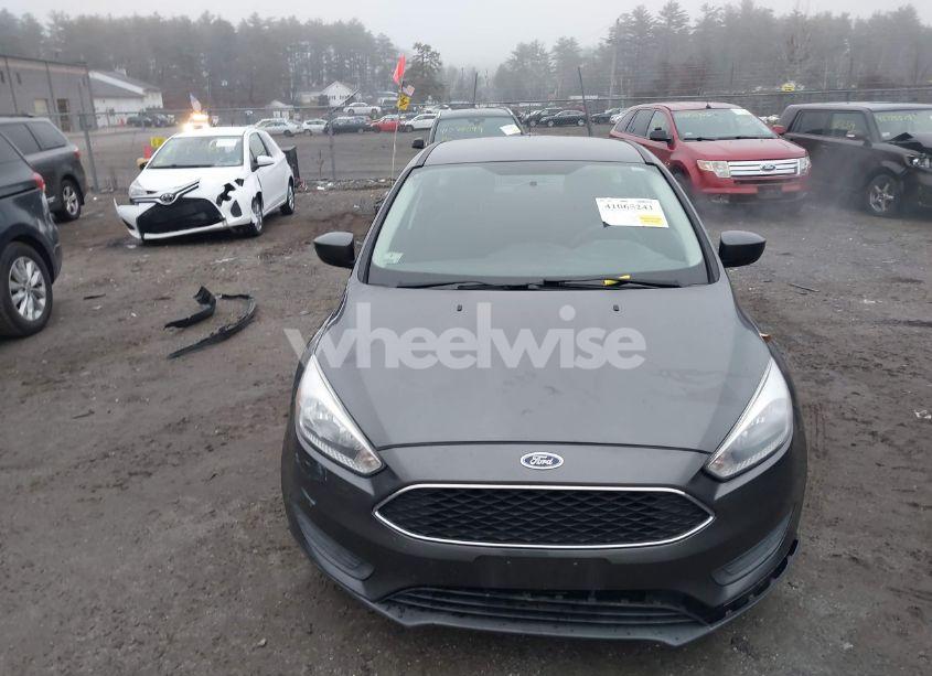 Photo 12 of 2018 Ford Focus SE (VIN 1FADP3K28JL272508)