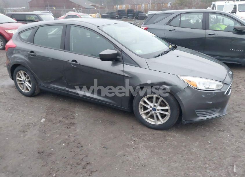 Photo 13 of 2018 Ford Focus SE (VIN 1FADP3K28JL272508)
