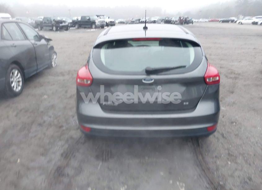 Photo 16 of 2018 Ford Focus SE (VIN 1FADP3K28JL272508)