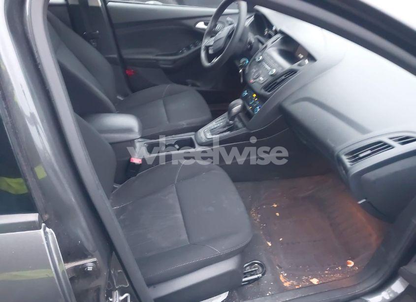 Photo 5 of 2018 Ford Focus SE (VIN 1FADP3K28JL272508)