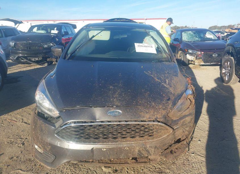 Photo 11 of 2018 Ford Focus SE (VIN 1FADP3K28JL272752)