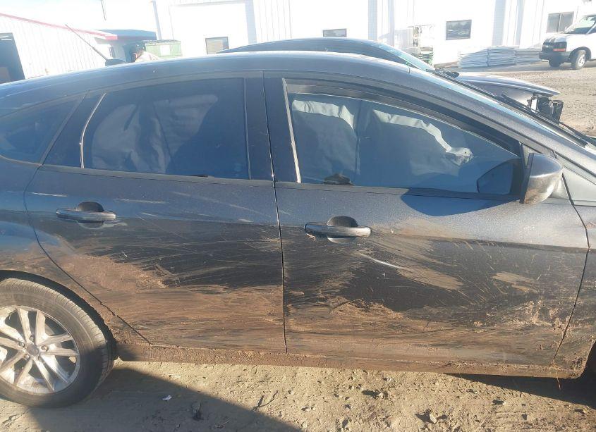 Photo 12 of 2018 Ford Focus SE (VIN 1FADP3K28JL272752)