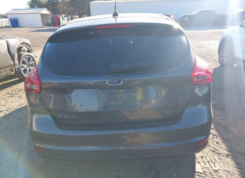 Photo 15 of 2018 Ford Focus SE (VIN 1FADP3K28JL272752)