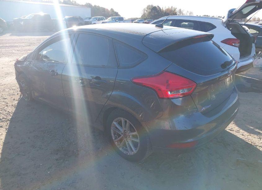 Photo 3 of 2018 Ford Focus SE (VIN 1FADP3K28JL272752)