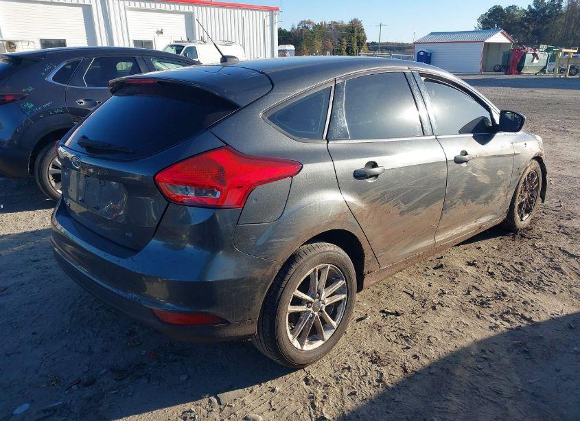 Photo 4 of 2018 Ford Focus SE (VIN 1FADP3K28JL272752)