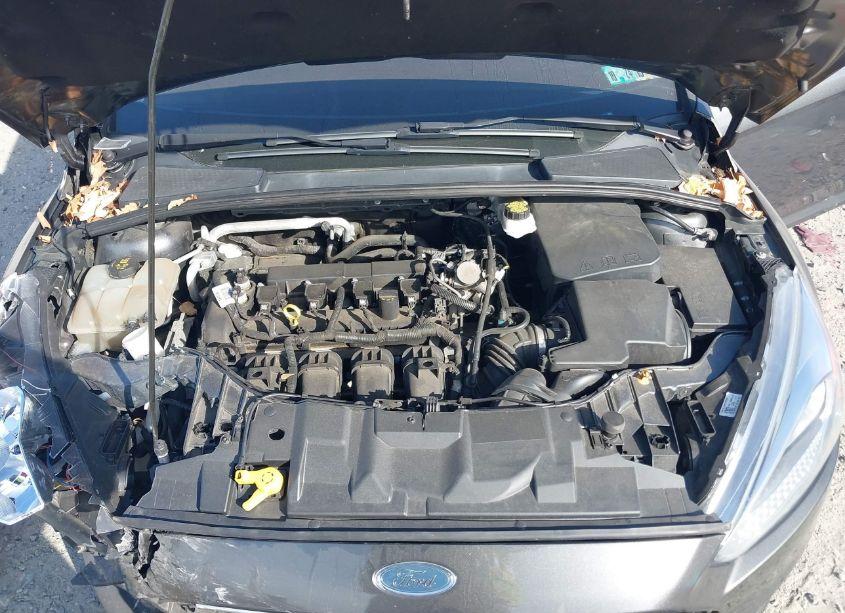 Photo 10 of 2018 Ford Focus SE (VIN 1FADP3K28JL281905)