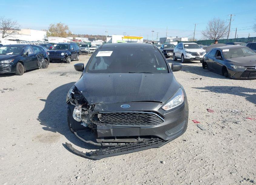 Photo 12 of 2018 Ford Focus SE (VIN 1FADP3K28JL281905)
