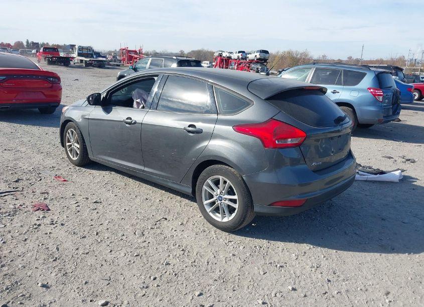 Photo 3 of 2018 Ford Focus SE (VIN 1FADP3K28JL281905)