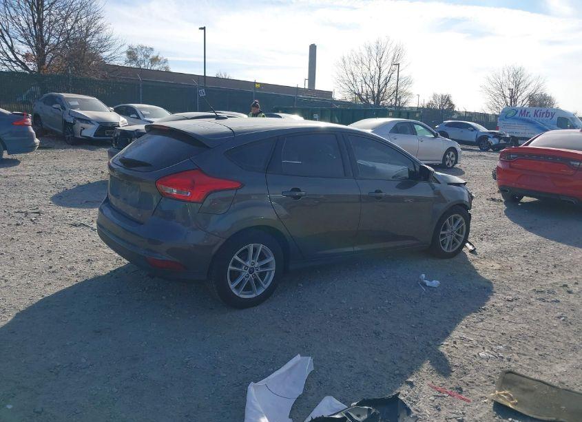 Photo 4 of 2018 Ford Focus SE (VIN 1FADP3K28JL281905)