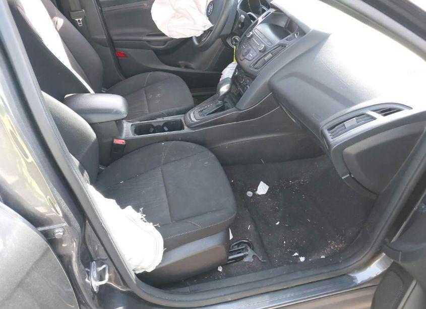 Photo 5 of 2018 Ford Focus SE (VIN 1FADP3K28JL281905)