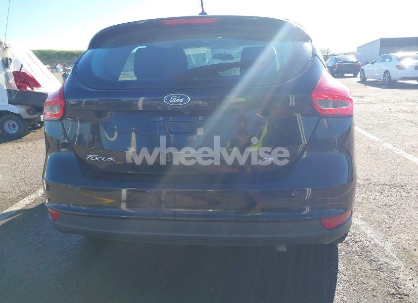 Photo 16 of 2018 Ford Focus SE (VIN 1FADP3K28JL283475)