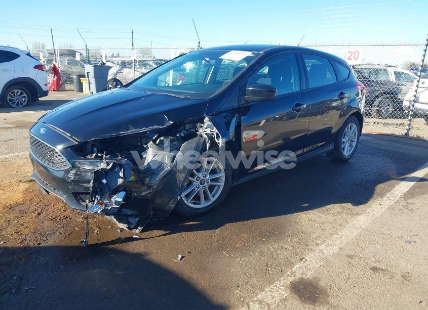 Photo 2 of 2018 Ford Focus SE (VIN 1FADP3K28JL283475)