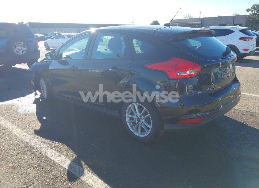 Photo 3 of 2018 Ford Focus SE (VIN 1FADP3K28JL283475)