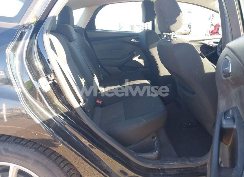 Photo 8 of 2018 Ford Focus SE (VIN 1FADP3K28JL283475)