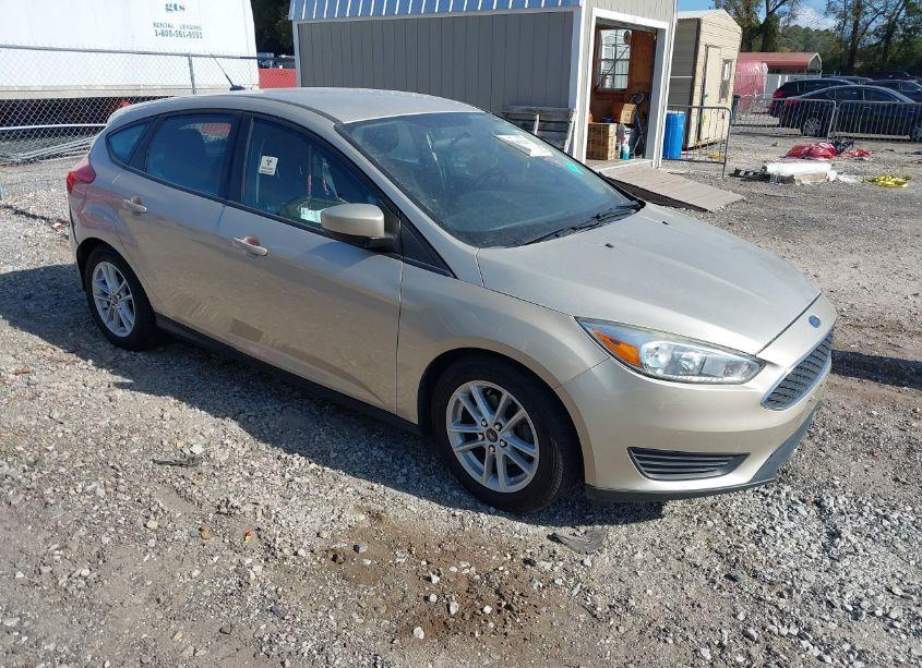Photo 13 of 2018 Ford Focus SE (VIN 1FADP3K28JL324235)