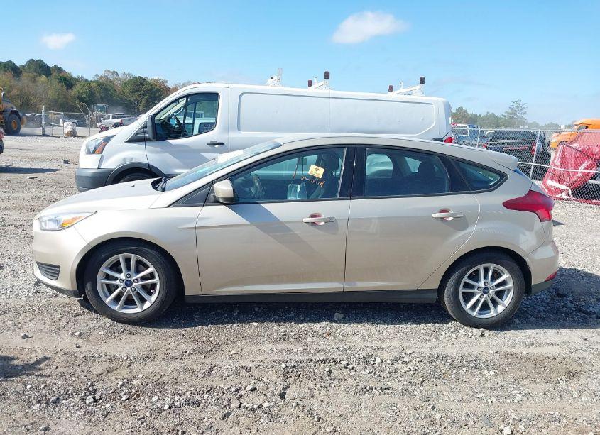 Photo 14 of 2018 Ford Focus SE (VIN 1FADP3K28JL324235)
