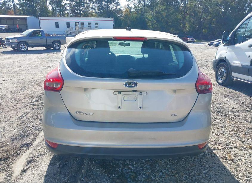 Photo 16 of 2018 Ford Focus SE (VIN 1FADP3K28JL324235)