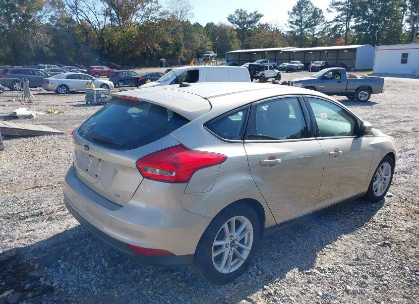 Photo 4 of 2018 Ford Focus SE (VIN 1FADP3K28JL324235)