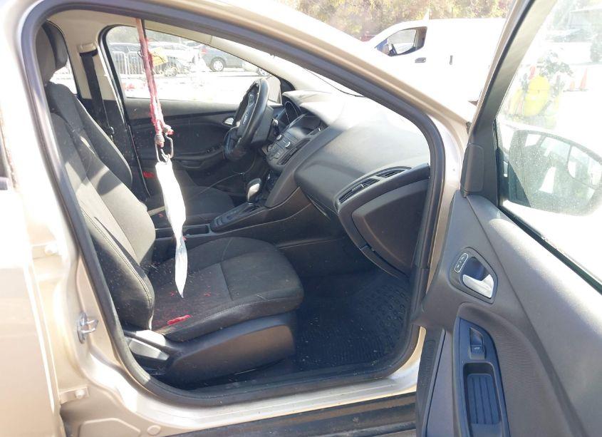 Photo 5 of 2018 Ford Focus SE (VIN 1FADP3K28JL324235)