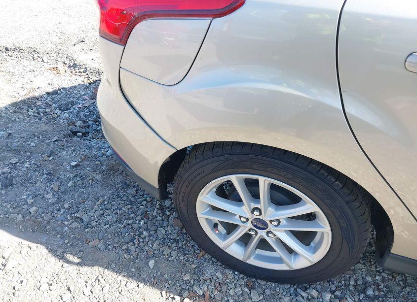Photo 6 of 2018 Ford Focus SE (VIN 1FADP3K28JL324235)