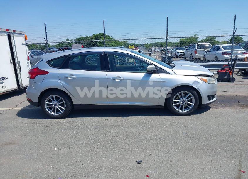Photo 13 of 2018 Ford Focus SE (VIN 1FADP3K28JL324610)