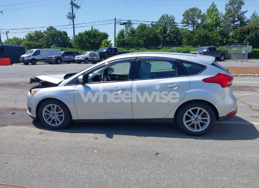 Photo 14 of 2018 Ford Focus SE (VIN 1FADP3K28JL324610)