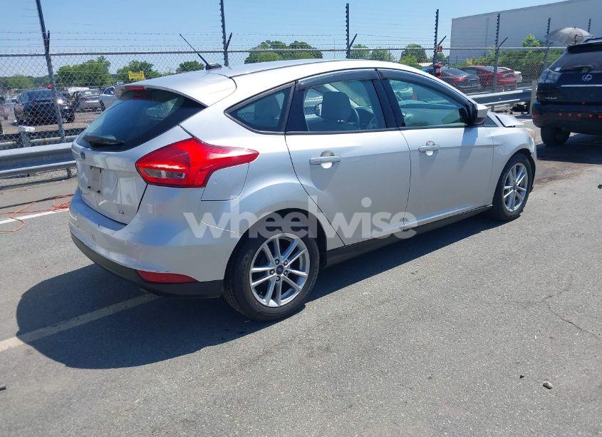 Photo 4 of 2018 Ford Focus SE (VIN 1FADP3K28JL324610)