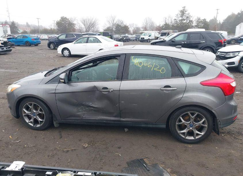 Photo 14 of 2013 Ford Focus SE (VIN 1FADP3K29DL105725)