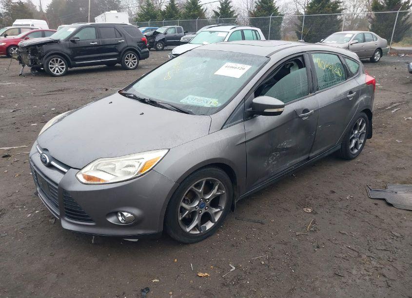 Photo 2 of 2013 Ford Focus SE (VIN 1FADP3K29DL105725)