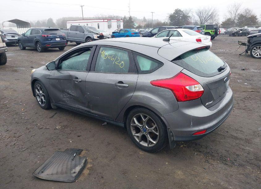 Photo 3 of 2013 Ford Focus SE (VIN 1FADP3K29DL105725)