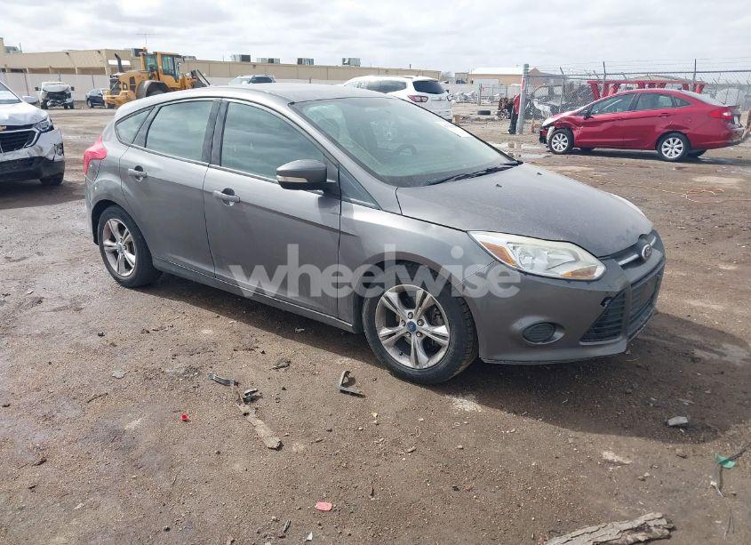 2013 Ford Focus SE (VIN 1FADP3K29DL115915) main photo