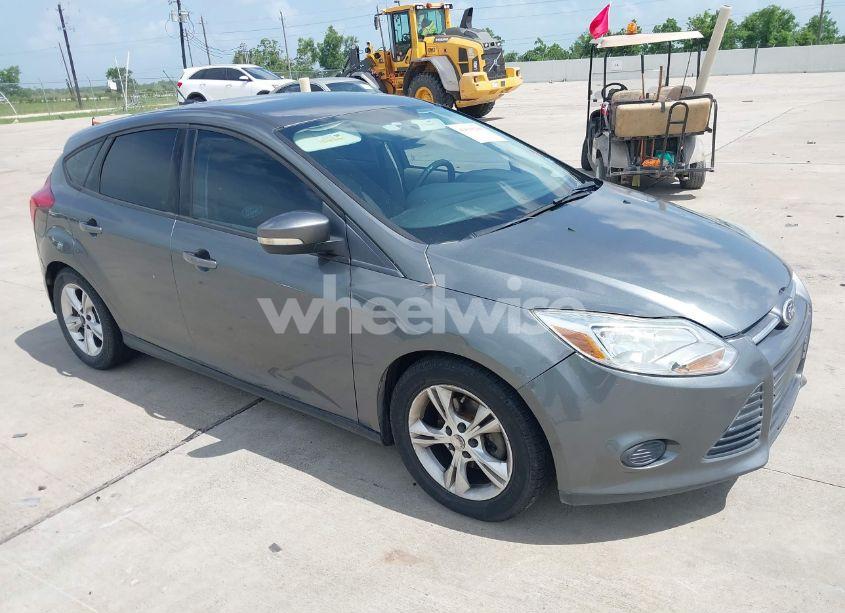 2013 Ford Focus SE (VIN 1FADP3K29DL125280) main photo