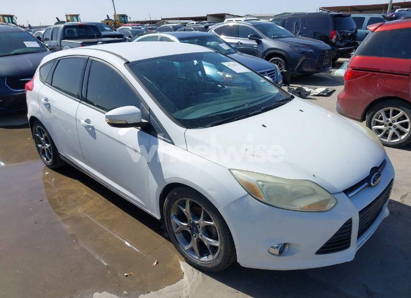 2013 Ford Focus SE (VIN 1FADP3K29DL157601) main photo