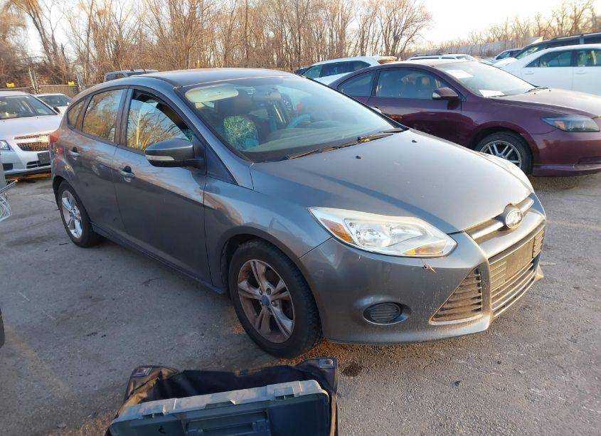 2013 Ford Focus SE (VIN 1FADP3K29DL176553) main photo